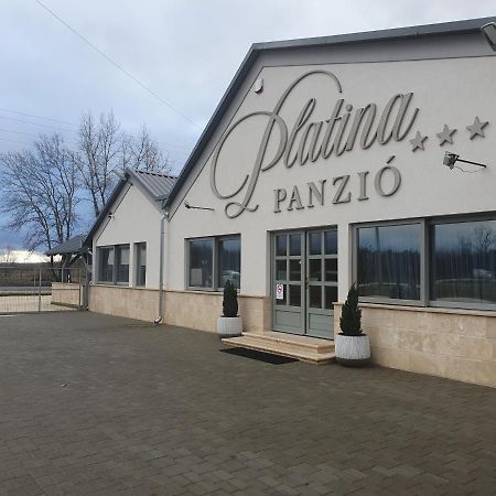 Platina Panzio*** Bed and Breakfast Újhartyán Esterno foto