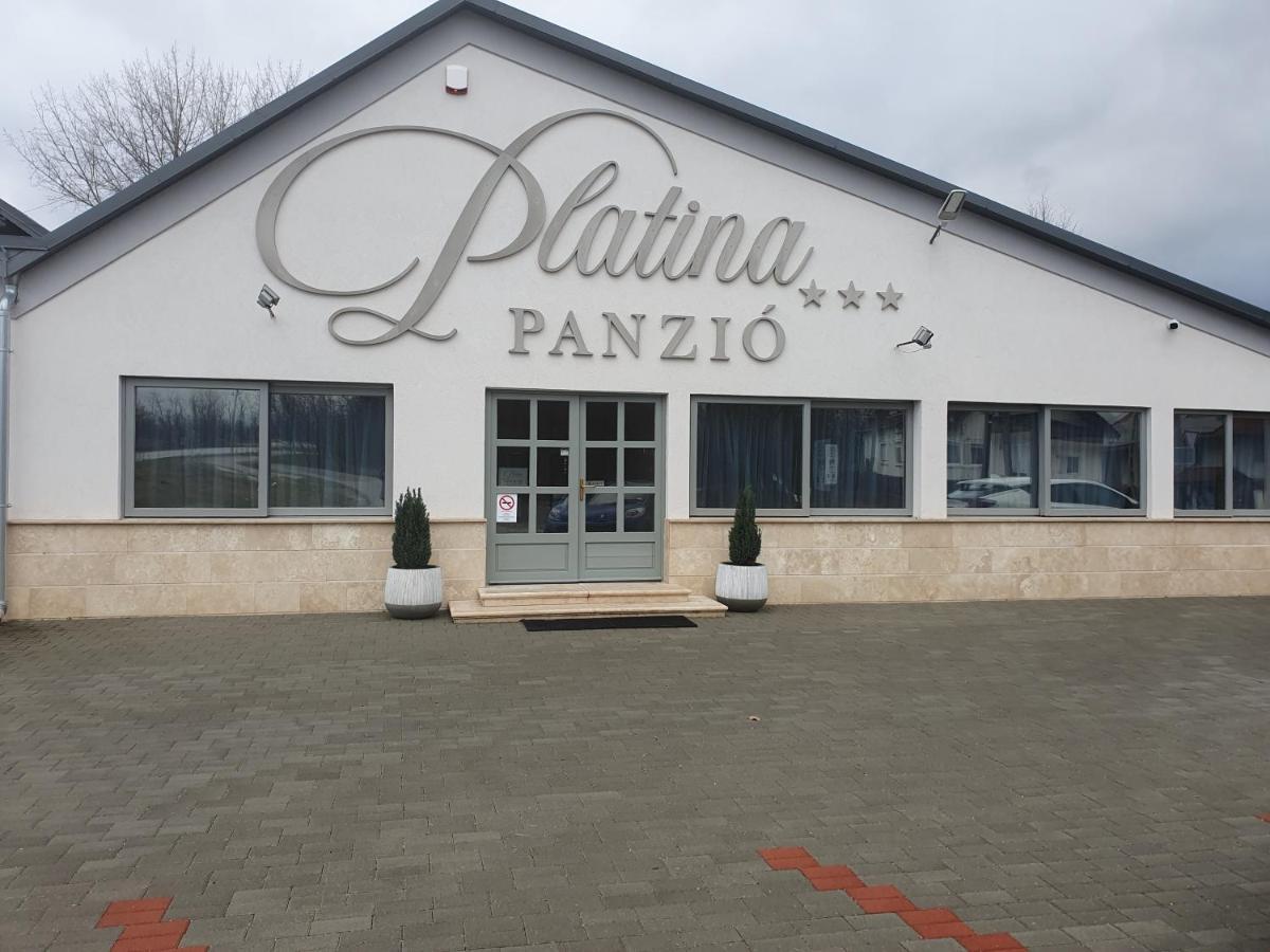 Platina Panzio*** Bed and Breakfast Újhartyán Esterno foto