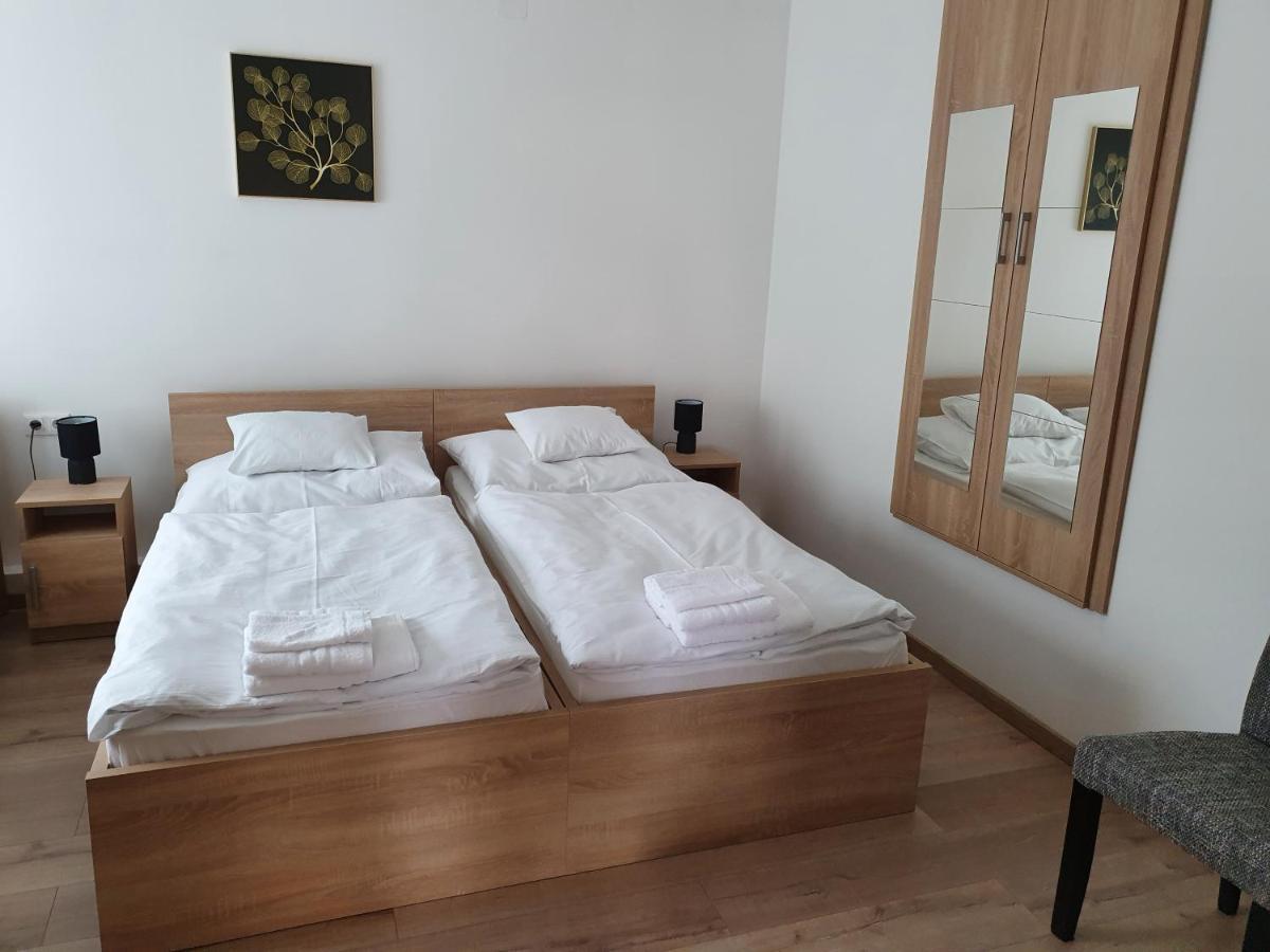 Platina Panzio*** Bed and Breakfast Újhartyán Esterno foto