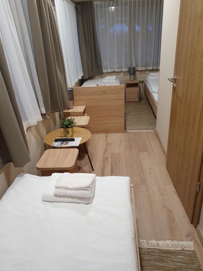 Platina Panzio*** Bed and Breakfast Újhartyán Esterno foto