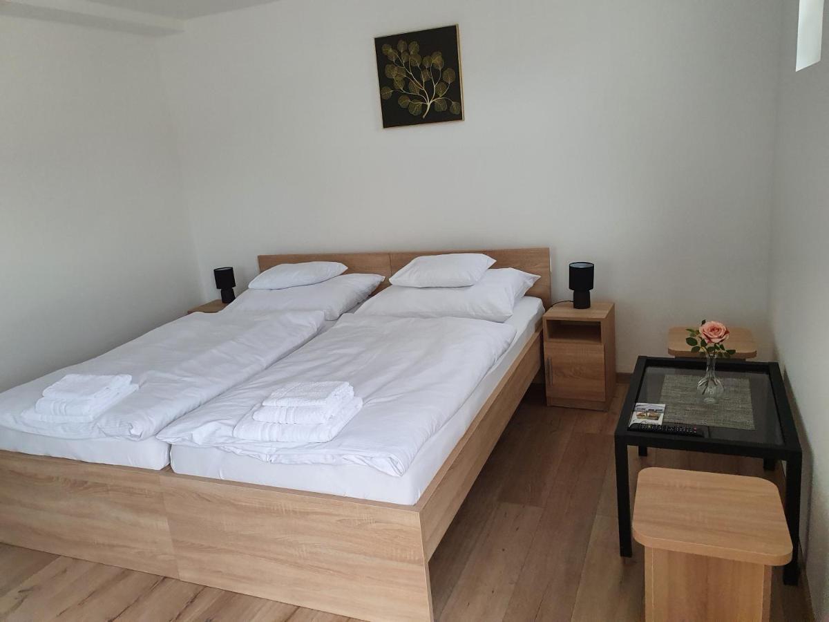 Platina Panzio*** Bed and Breakfast Újhartyán Esterno foto